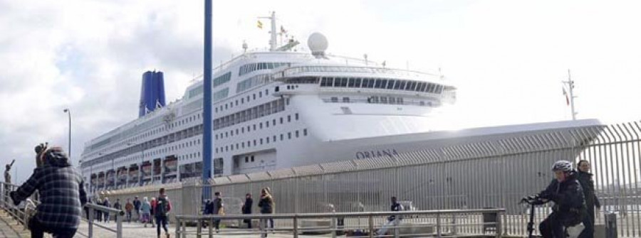 El crucero “Oriana” visita la ciudad durante siete horas con 2.000 personas