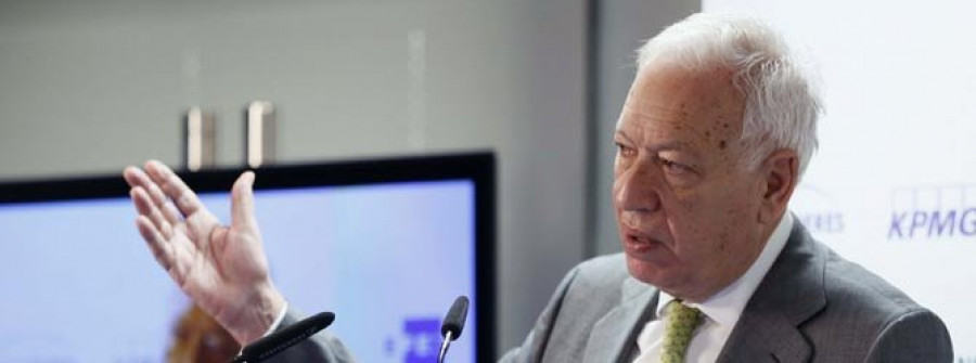 Margallo dice que Exteriores no ha contactado aún con 35 españoles en Nepal