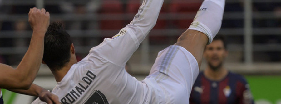 Lucas Vázquez despierta al Real Madrid ante un correoso Eibar