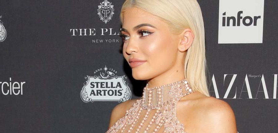 La modelo Kylie Jenner abandona de forma momentánea el rubio