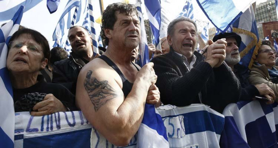 Miles de griegos protagonizan una patriótica marcha contra el uso del término “Macedonia”