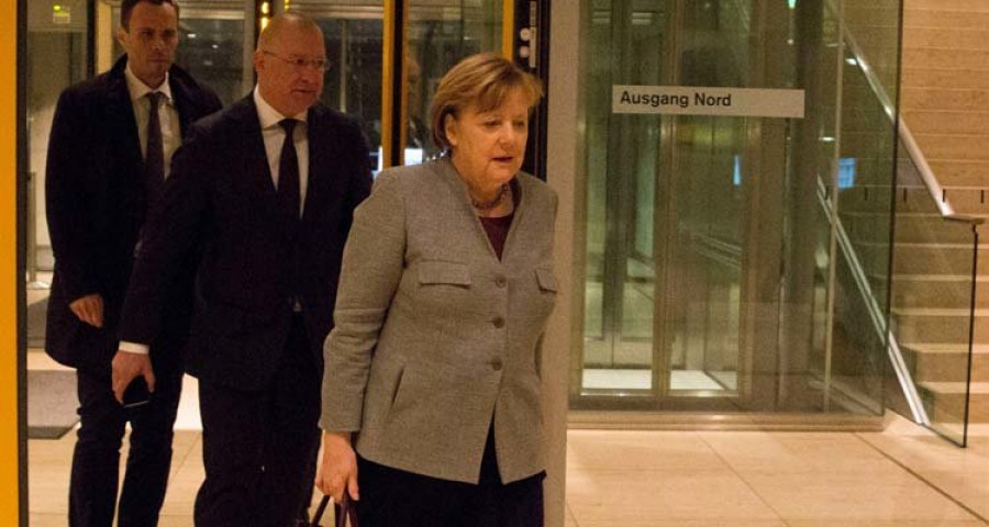 Merkel y Schulz inician el diálogo para formar un gobierno en Alemania