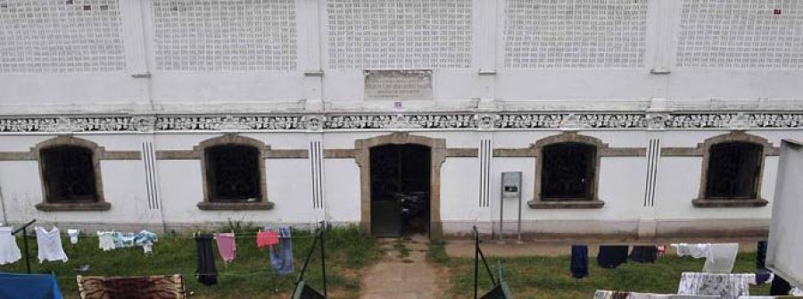BETANZOS-El edificio del lavadero de As Cascas recupera su cubierta original de cinc