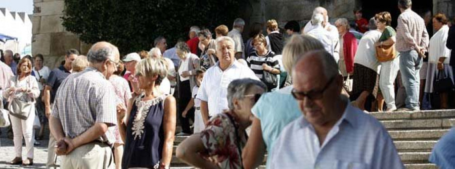 BETANZOS-Miles de devotos escoltan la imagen de Os Remedios hasta A Ponte Vella