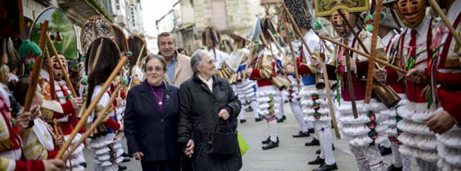 “Pantallas” y “Cigarróns” ponen orden en el “triángulo mágico” del carnaval gallego