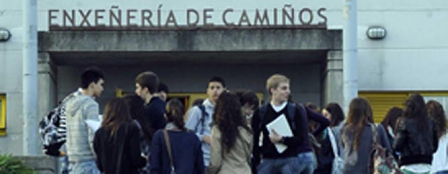 Más de 8.000 coruñeses esperan una respuesta sobre su beca para saber si pueden seguir estudiando