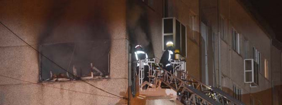 Un matrimonio se arroja por la ventana para escapar de un fuego en su casa de O Birloque