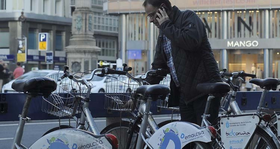 El Ayuntamiento gastará más en  bicicletas que en la Renta Social