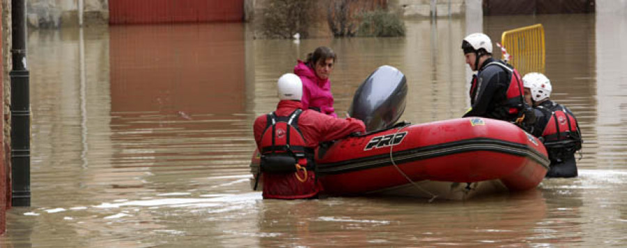 El río Ebro anega 20.000 hectáreas en Aragón y deja más de mil evacuados