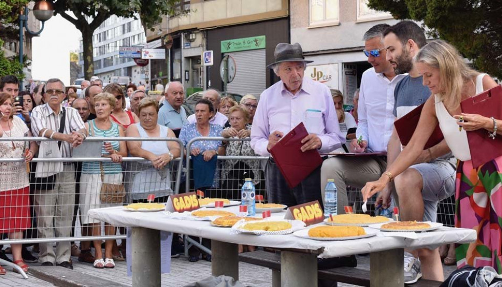 Tres mujeres coronan el podio de la nueva edición del Concurso de Tortillas del  barrio de O Castrillón