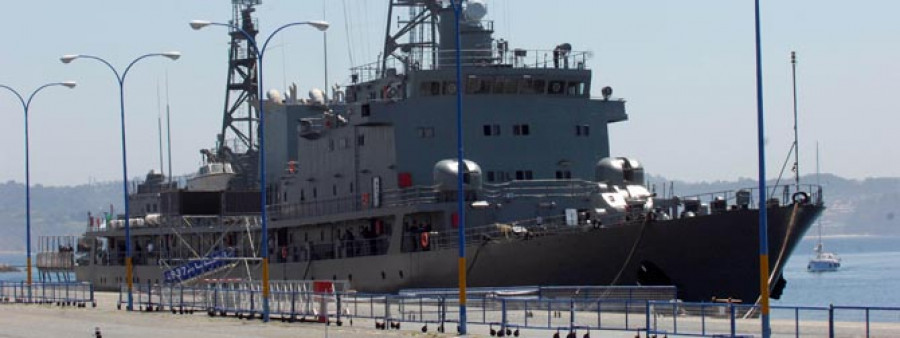 El buque-escuela argelino hace escala en A Coruña