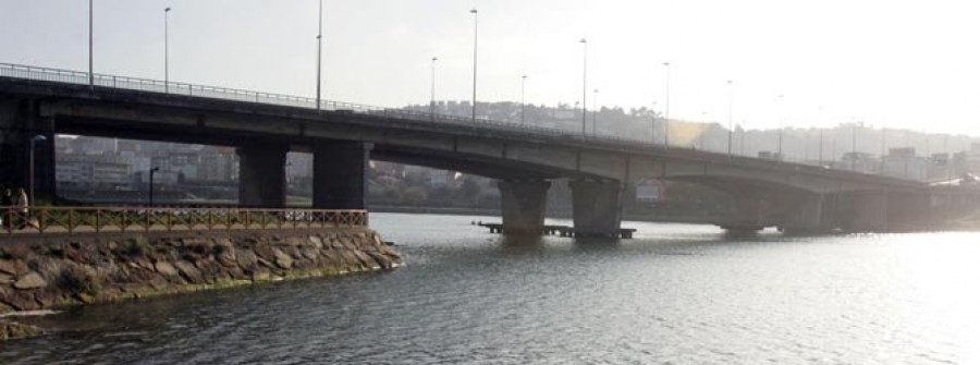 El cierre la ría de O Burgo continúa y arruina la campaña de Semana Santa