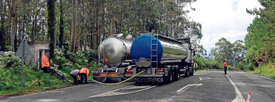 Los vecinos de Muxía vuelven a tener agua en sus casas pero no es potable