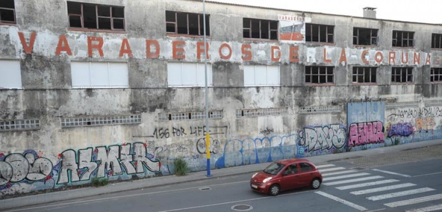 El edificio de Varaderos de La Coruña degenera en un foco de delincuencia