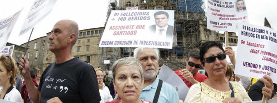 Las víctimas relacionan  el sobrepeso del Alvia con la violencia con que volcó el tren