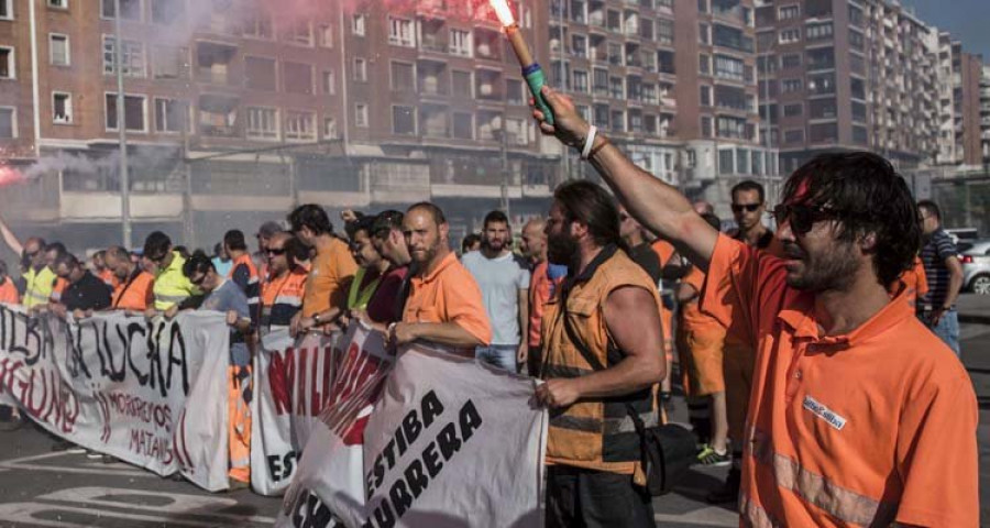 Cae el respaldo a la huelga de la estiba y cinco terminales de Barcelona pactan con sus trabajadores
