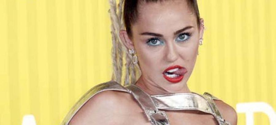 Miley Cyrus está obsesionada con  su look capilar... y con su embarazo
