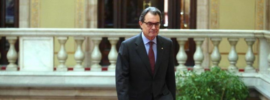 Los fiscales catalanes muestran su división ante la presentación de una querella a Artur Más
