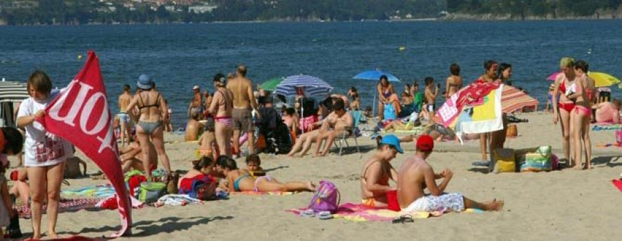 Un nuevo análisis del agua de la playa de Gandarío vuelve a permitir el baño