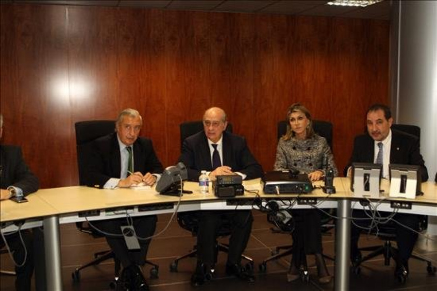 Fernández Díaz se incorpora al gabinete de crisis en el aeropuerto de Barcelona