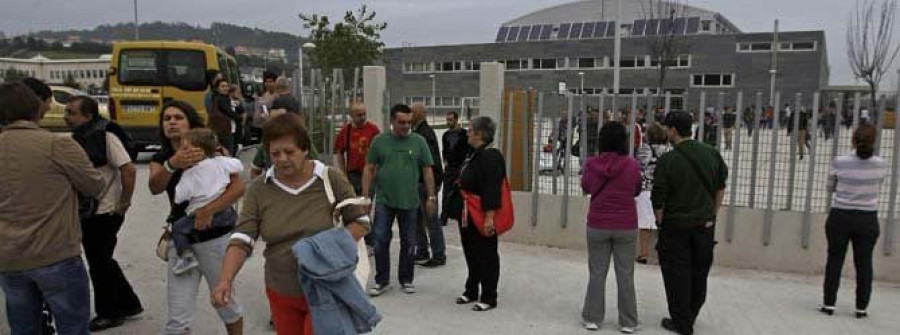 Padres del colegio Arteixo muestran su malestar por las elecciones para dirigir el ANPA