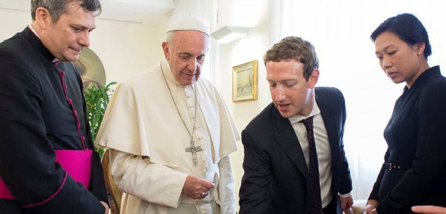 El papa y Zuckerberg debaten sobre el uso de la tecnología para combatir la pobreza