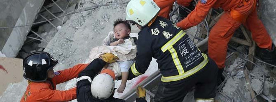 Un terremoto deja en Taiwán, al menos once muertos, 462 heridos y 170 desaparecidos