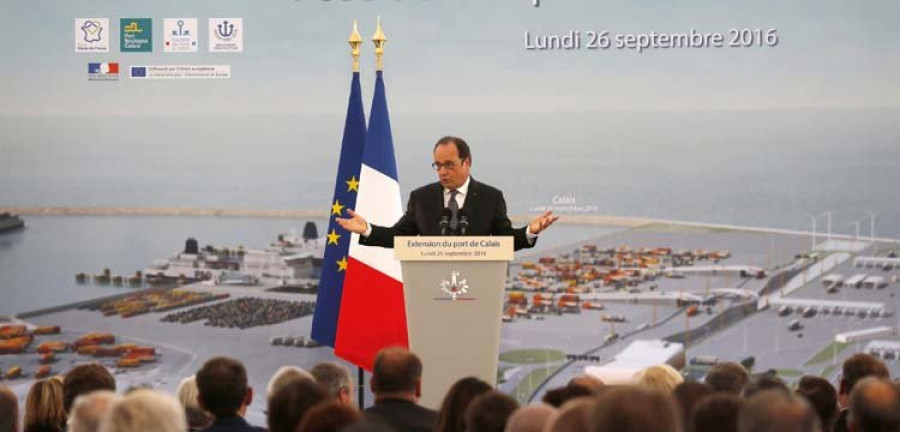 Hollande confirma que el campo de refugiados de Calais será desmantelado