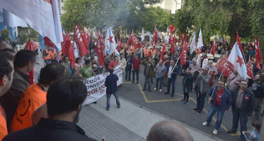 Casi un millar de trabajadores exige en la calle un convenio del metal