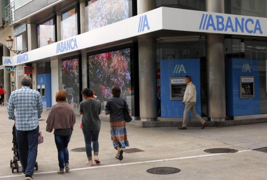 Dos hombres con un vehículo de matrícula portuguesa, posibles autores del atraco