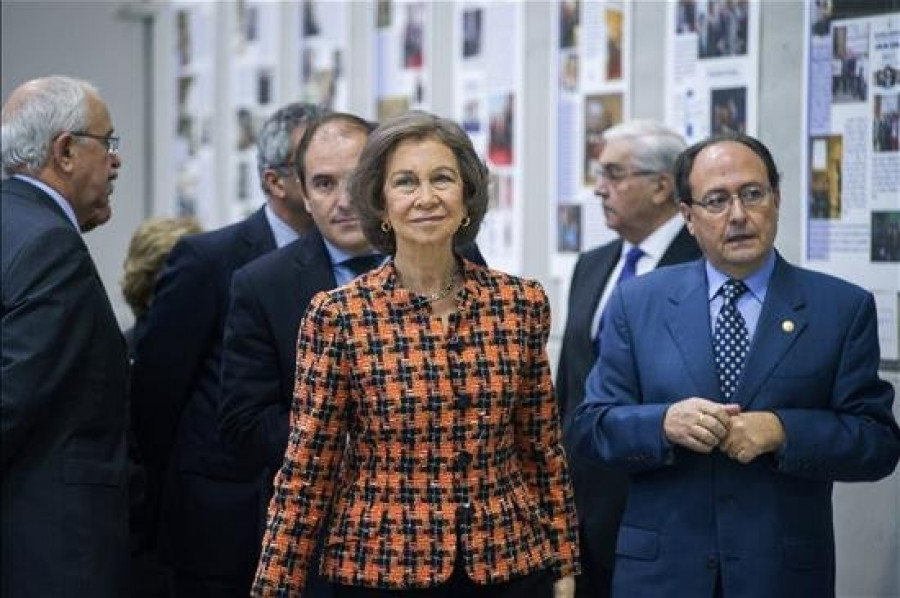 Doña Sofía entrega una aportación al Banco de Alimentos e inaugura un nuevo almacén