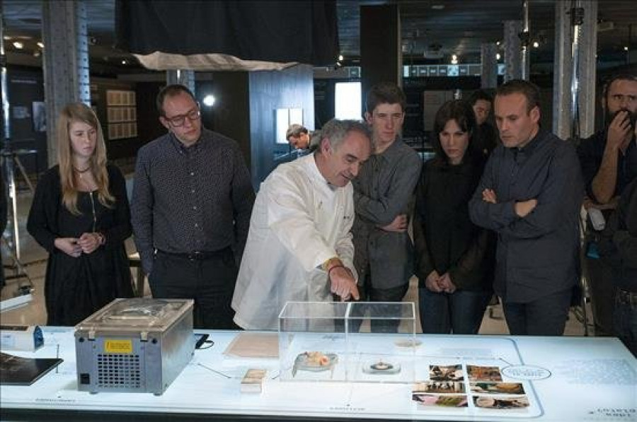 Ferran Adrià vuelve a vestir la chaquetilla de cocinero
