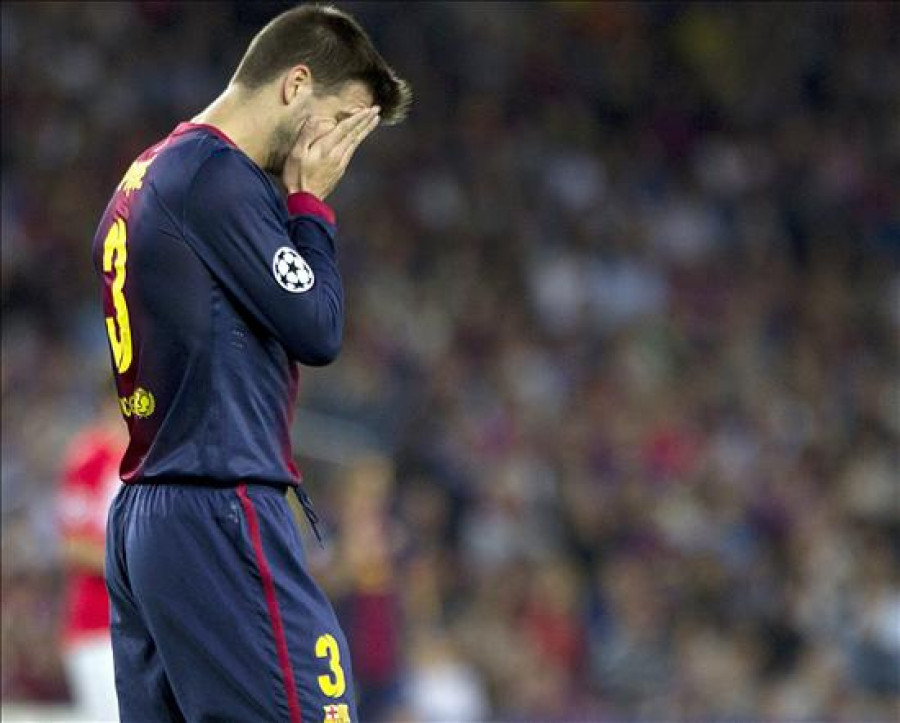 Piqué vuelve a entrenarse con el Barcelona siete semanas después de su lesión