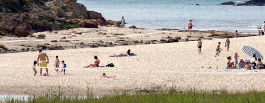 ARTEIXO - Los nudistas ganan y el Ayuntamiento retira las restricciones en los arenales