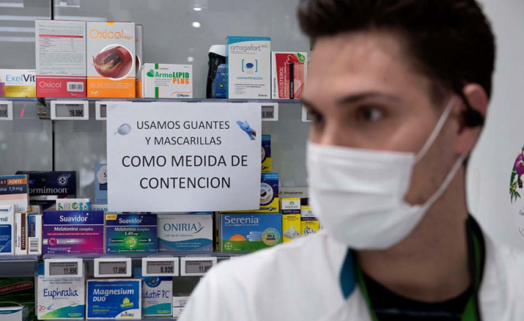 Las farmacias coruñesas dispensan más de 8.500 kits a adolescentes para detectar casos de Covid