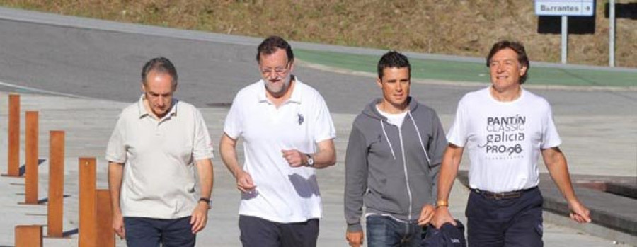 Rajoy y el triatleta Javier Gómez Noya animan a la práctica del deporte