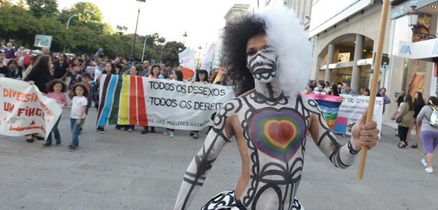 Los coruñeses se vuelcan con la celebración de la tradicional marcha por el Día del Orgullo Gay