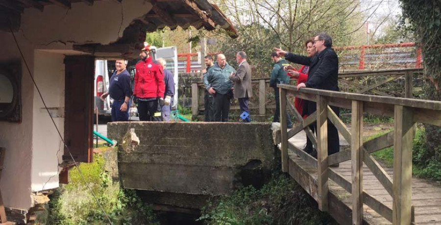 El desplome de un molino obliga a cerrar el paseo fluvial en Cecebre