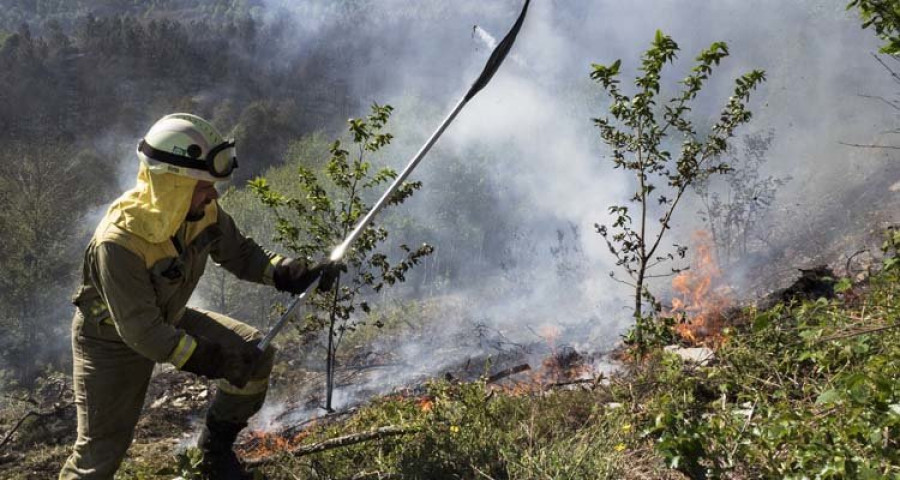 Galicia registró más de 380 incendios en abril y treinta de ellos superaron las 20 hectáreas