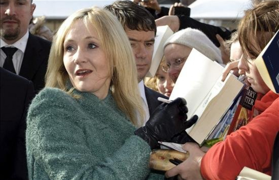Rowling publicará en Navidad nuevos textos sobre Harry Potter