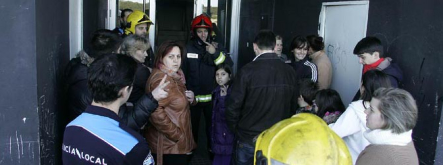 Desalojado un edificio en Novo Mesoiro por un fuerte olor a gas que resultó ser una falsa alarma