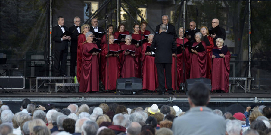 Tarde de habaneras en la plaza de la Tolerancia