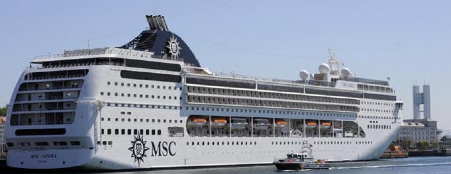 Dos cruceros dejarán a casi 10.000 personas mañana en A Coruña