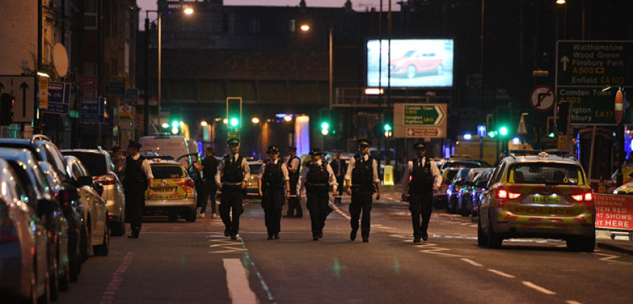 Al menos diez heridos en un atropello a la salida de la mezquita de Finsbury Park, en el norte de Londres