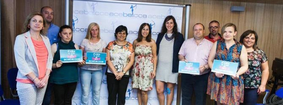 La asociación de comerciantes entrega los premios a los ganadores de la campaña “Extra de verano”