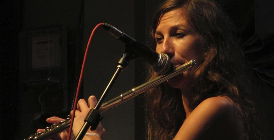 Reportaje | La flautista María Toro llena de jazz Afundación por una iniciativa solidaria