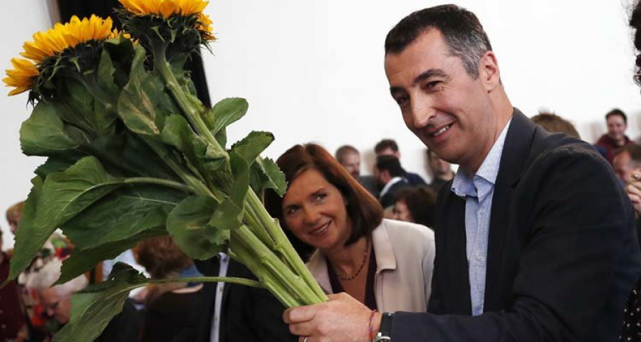 El partido Los Verdes ratifica en su congreso que negociará una coalición de Gobierno con Merkel