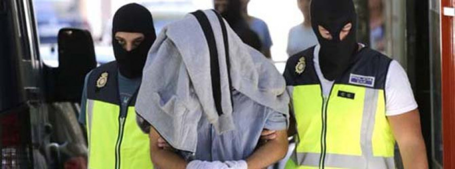 El juez envía a prisión al detenido por captar jóvenes para el Estado Islámico