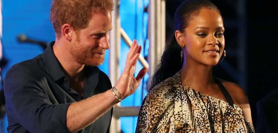 Rihanna conoce en persona 
al príncipe Harry en Barbados