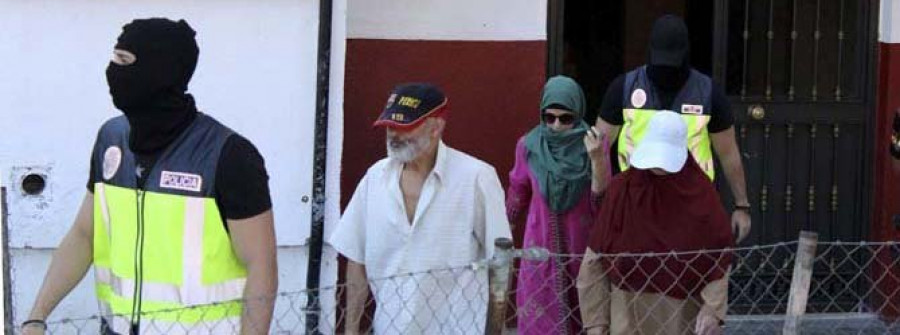 La Policía registra en Algeciras la casa familiar del joven detenido en París acusado de terrorismo